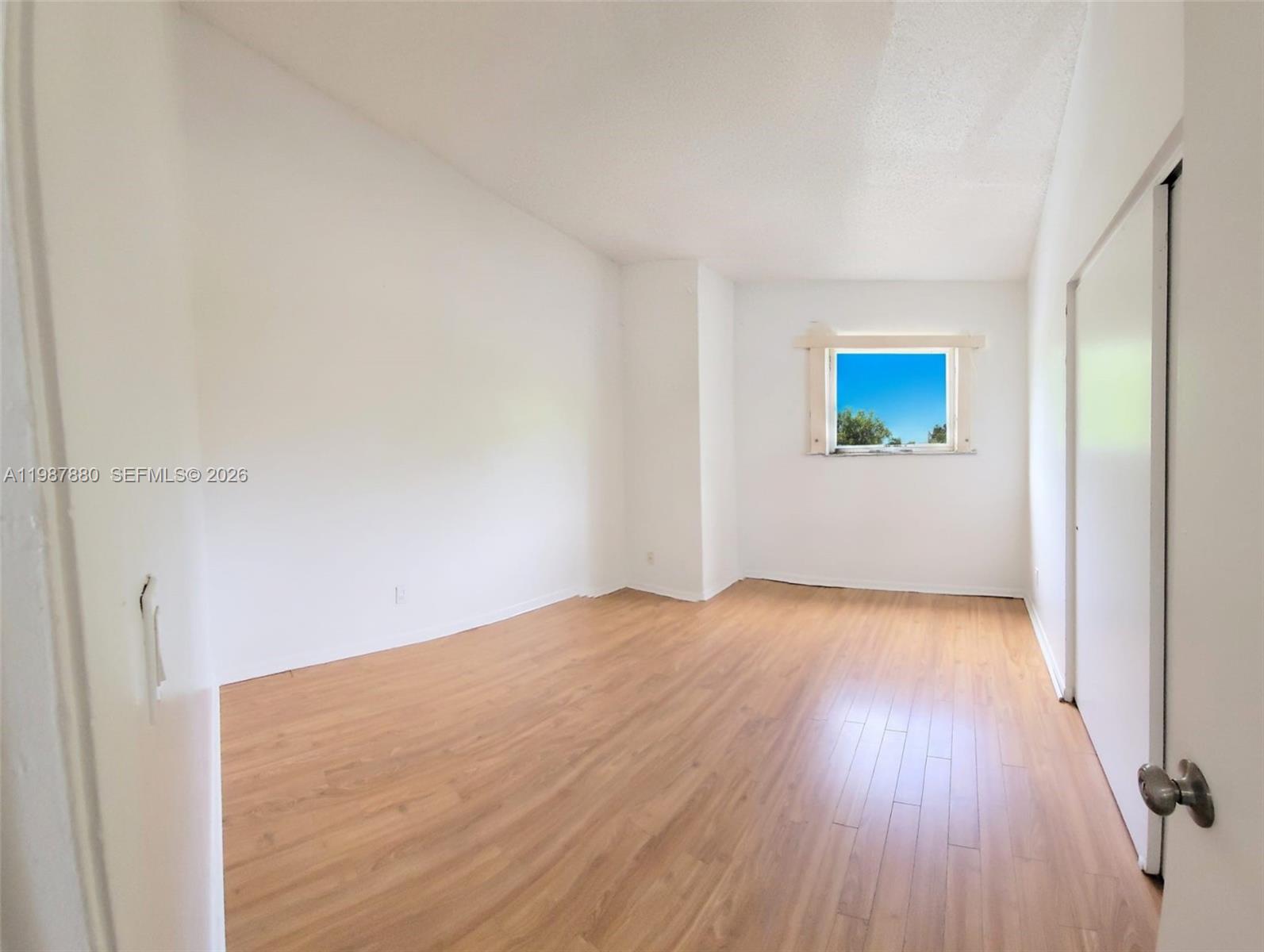 SUMMER LAKE - Residential Lease