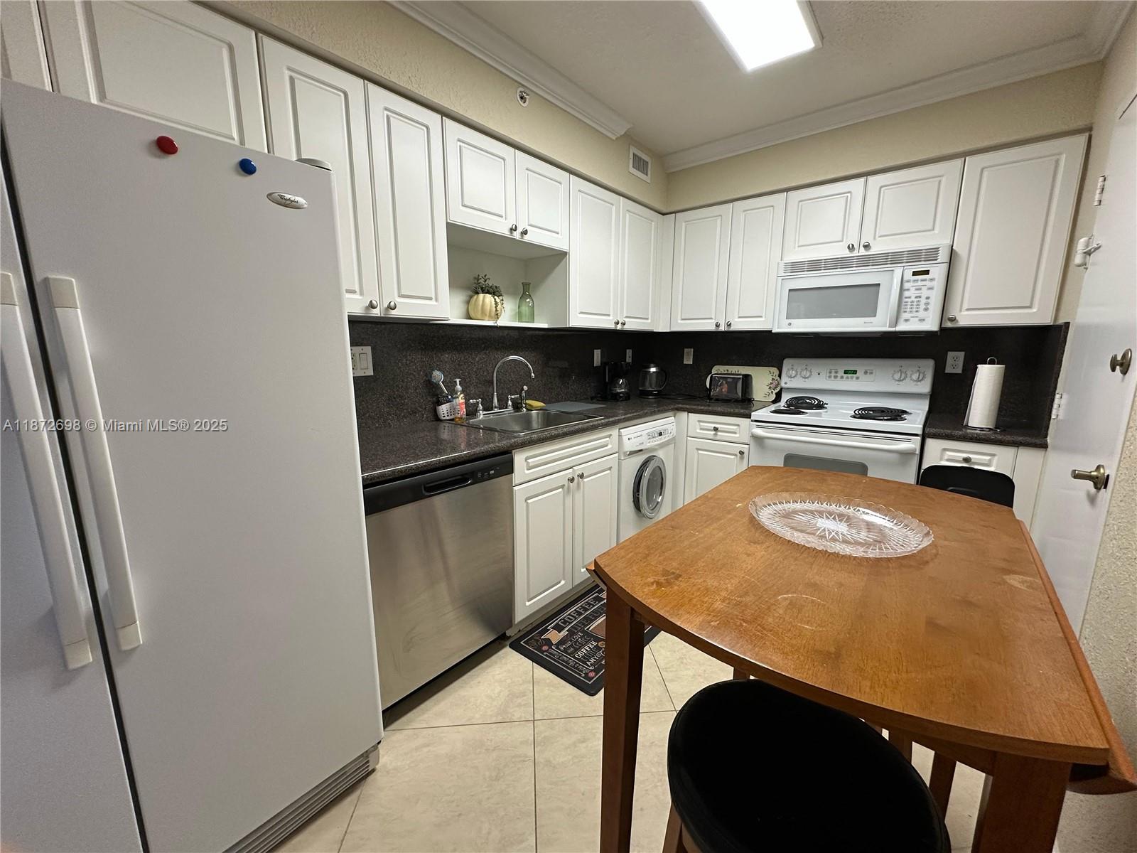 WAVE CONDO - Residential Lease