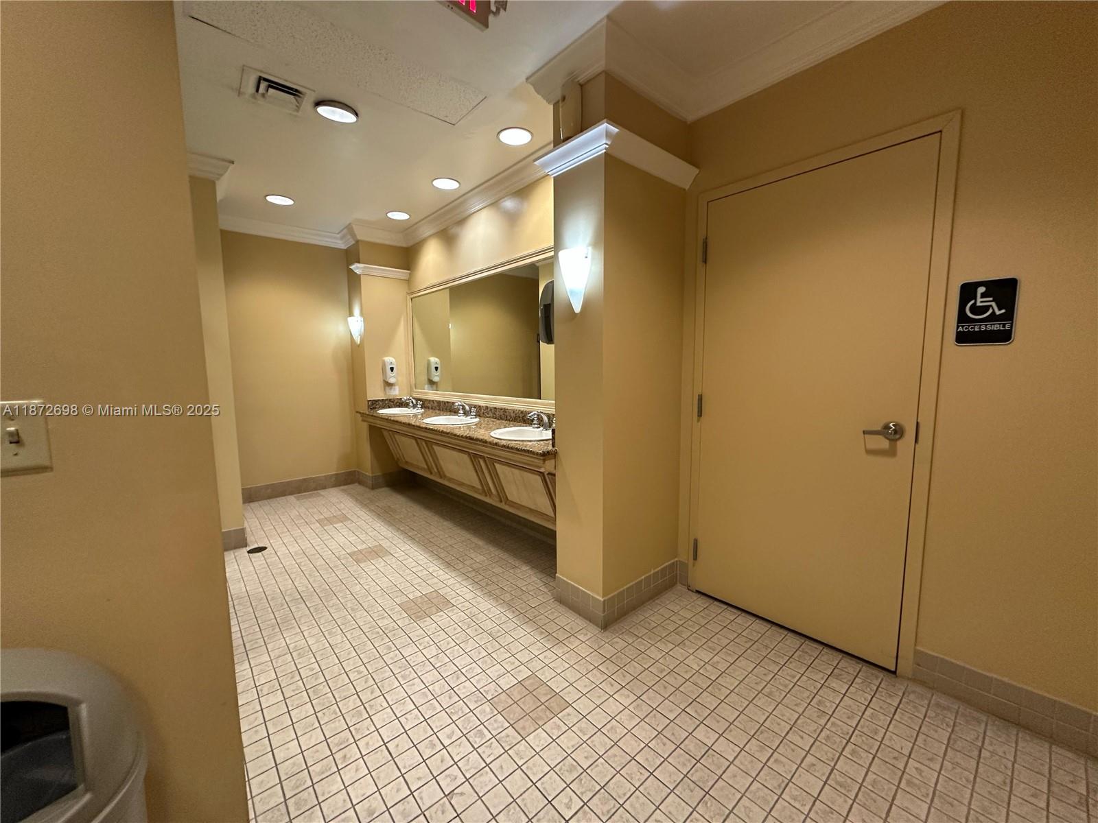 WAVE CONDO - Residential Lease