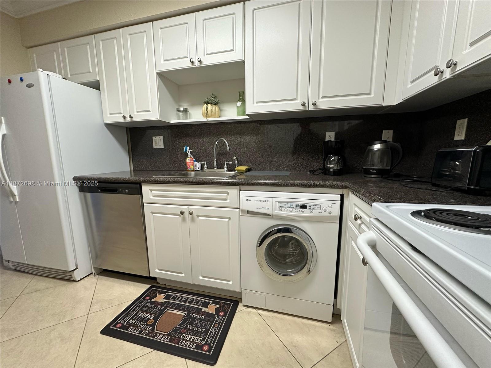 WAVE CONDO - Residential Lease