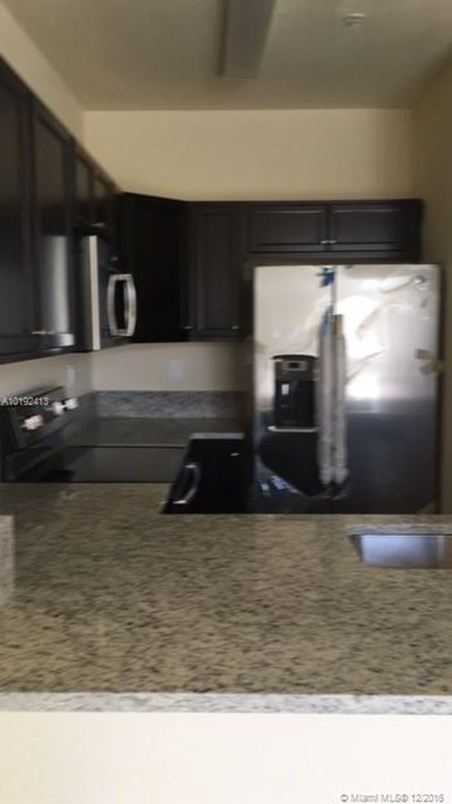 ESPECTACULAR UNIT ON GROUND FLOOR WITH PRIVATE ENTRANCE. TOP OF THE LINE CABINETS AND STAINLESS STEEL APPLIANCES. 3 BEDS, 2.5 BATHS, PATIO AND BIG STORAGE. FIJI CONDO IS A GATED COMMUNITY, CLOSE TO RESTAURANTS, SHOPPINGS AND TURNPIKE.