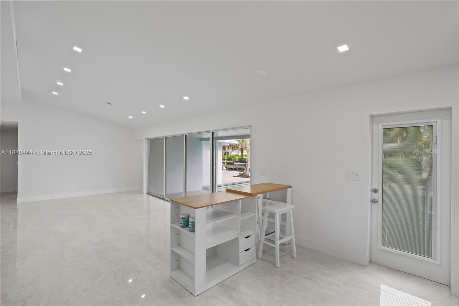 GILL ISLES - Residential