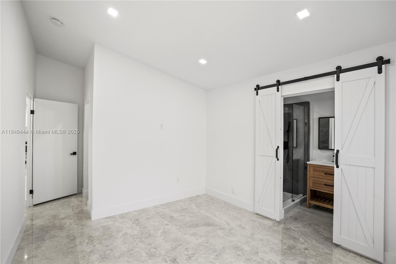 GILL ISLES - Residential