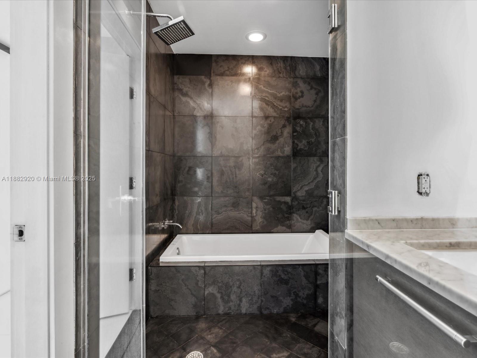 900 BISCAYNE BAY CONDO - Residential Lease