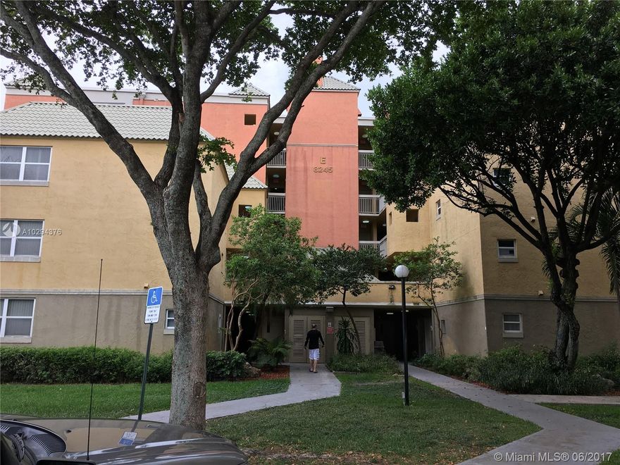 One bedroom one bath unit for rent. It's in immaculate condition. Available for move-in as of August 15th, 2017. No assigned parking in community. Unit has laminate floors throughout and offers washer and dryer in unit. Nice refrigerator, stove & microwave.