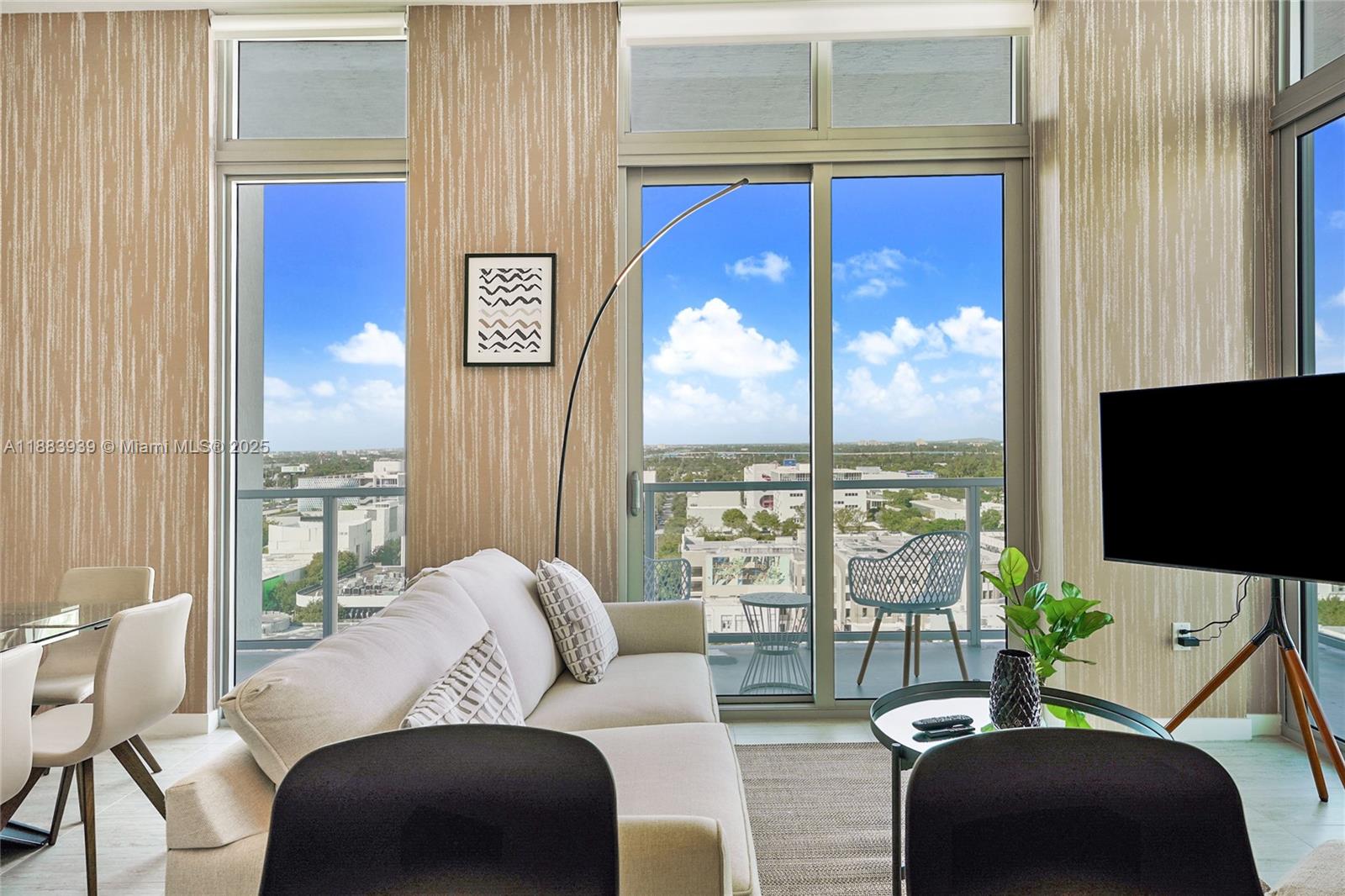 QUADRO CONDO - Residential