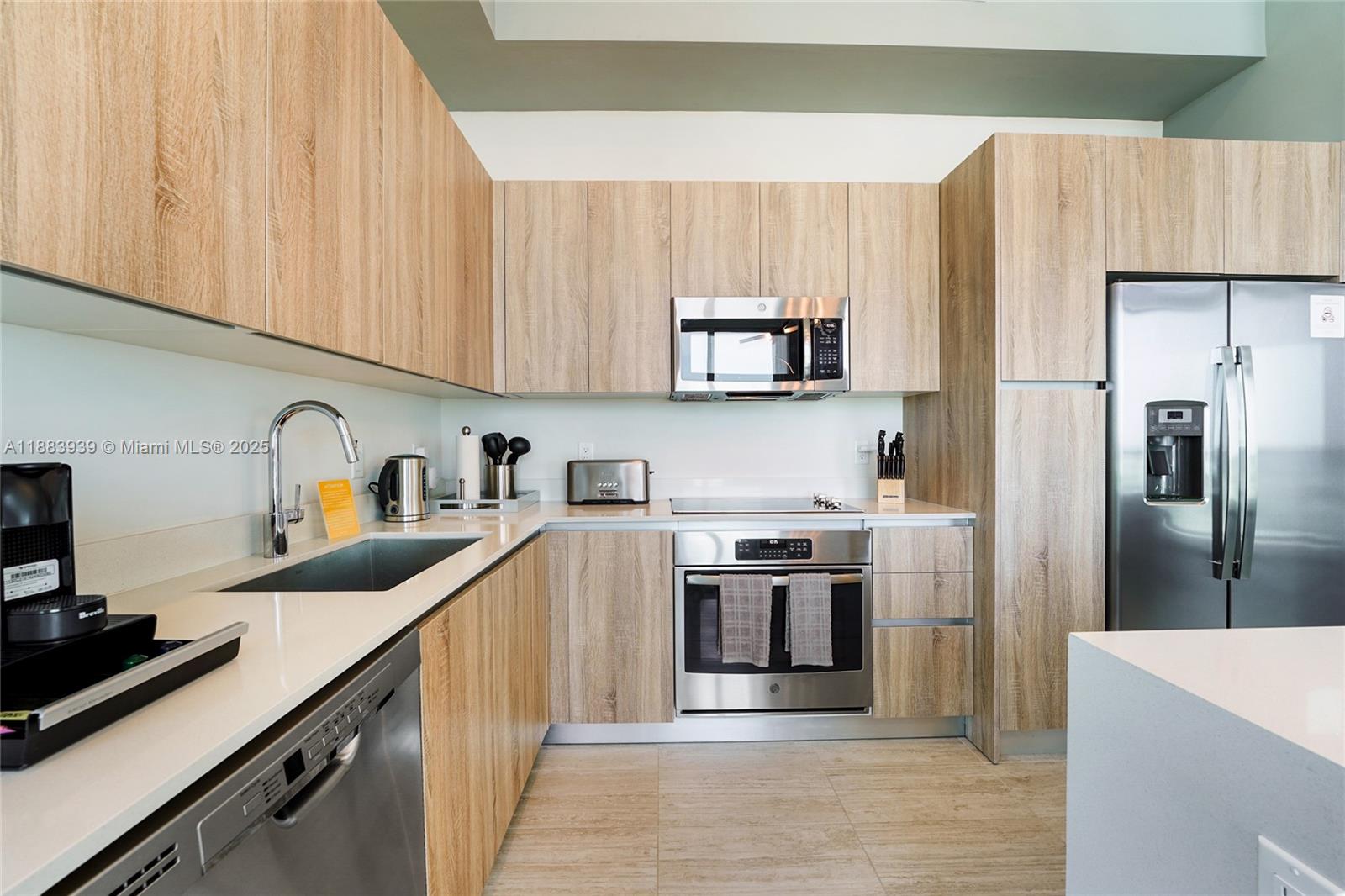 QUADRO CONDO - Residential