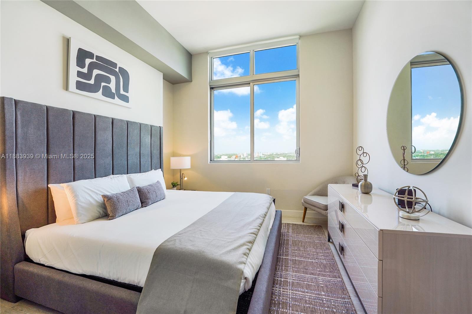 QUADRO CONDO - Residential