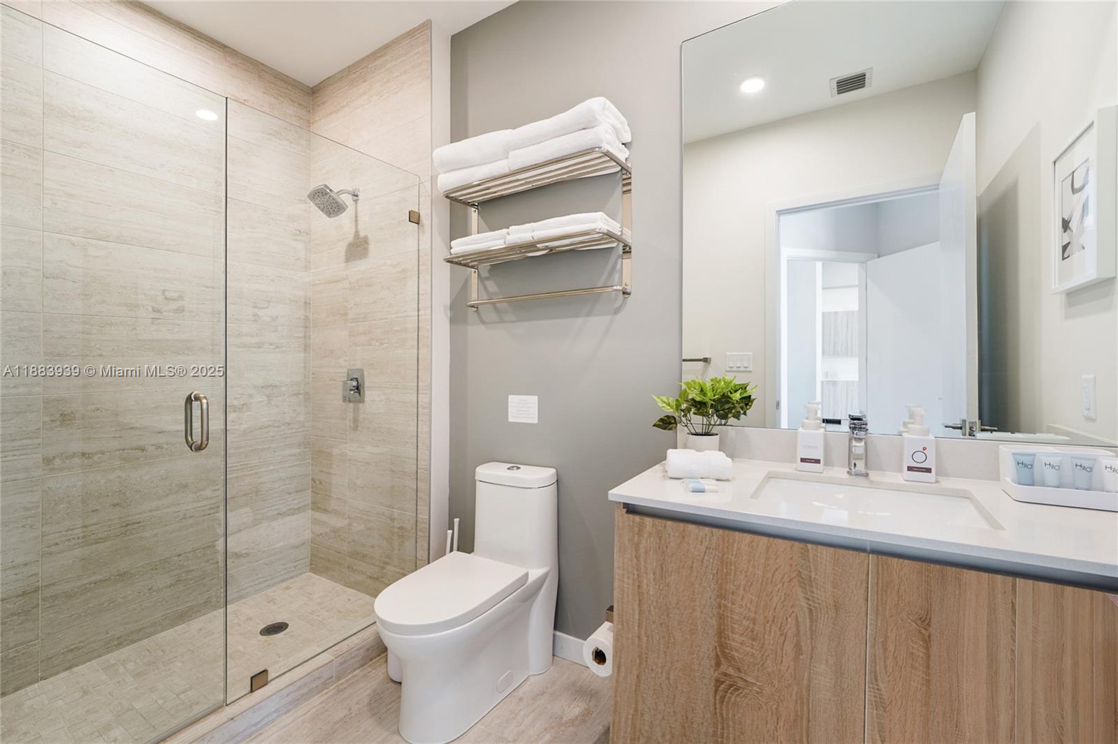 QUADRO CONDO - Residential