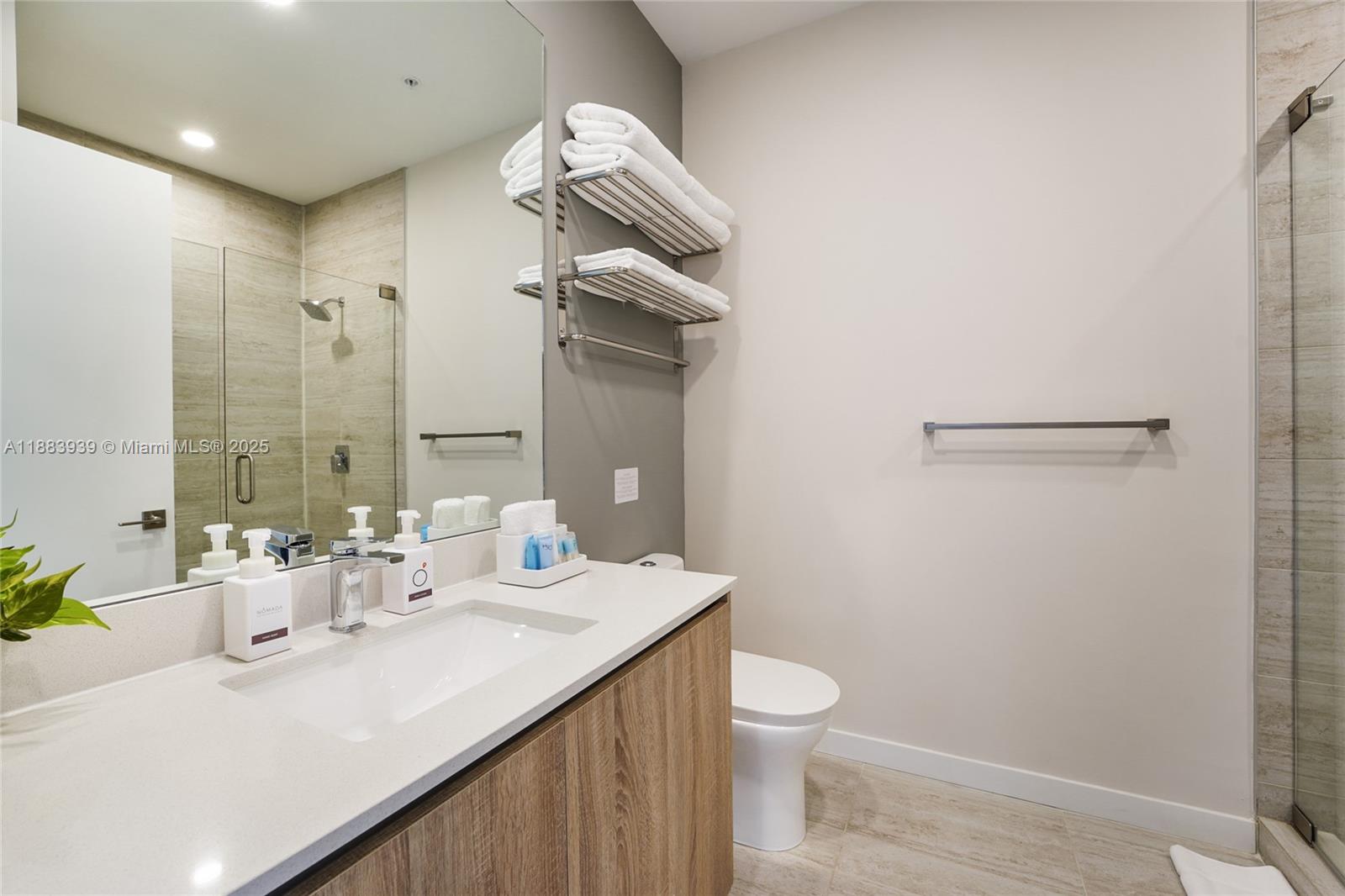 QUADRO CONDO - Residential