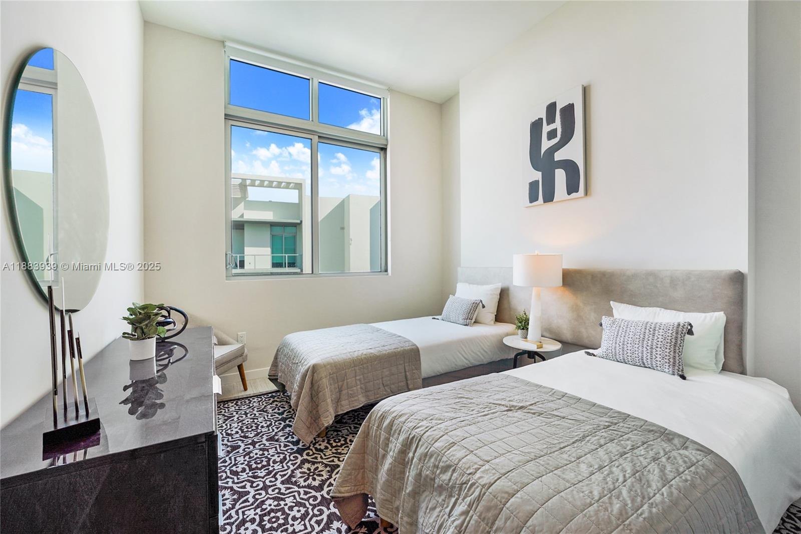 QUADRO CONDO - Residential