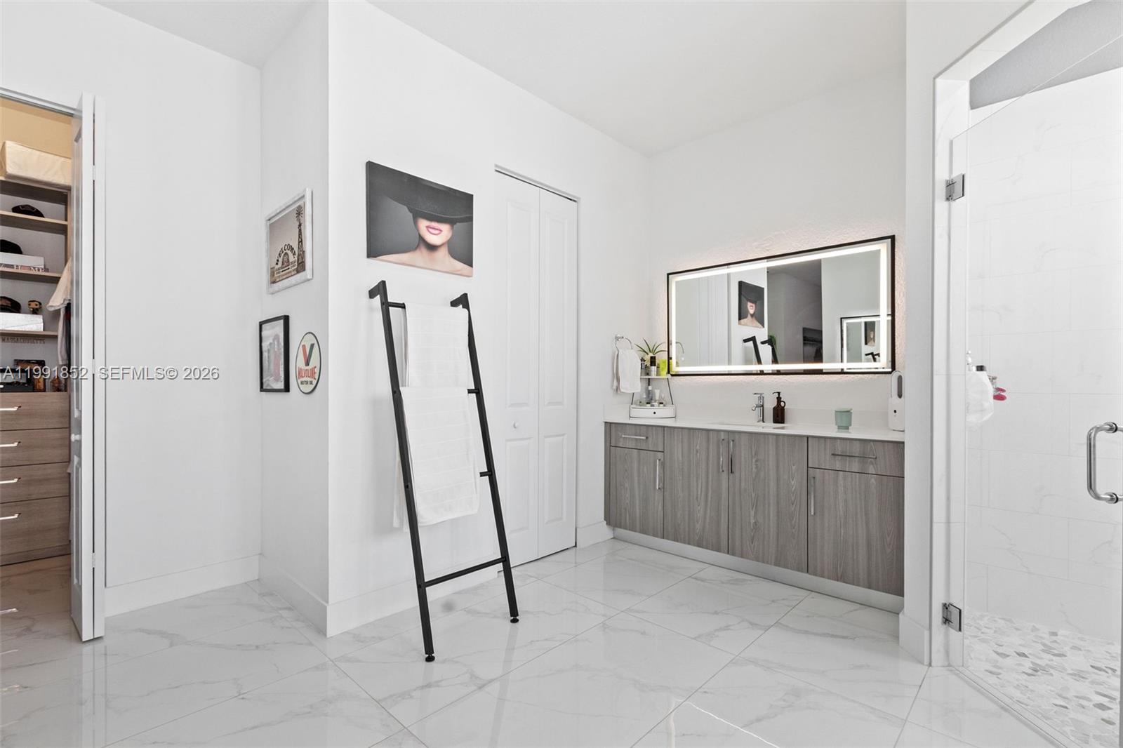 SOUTHERN COVE - Residential