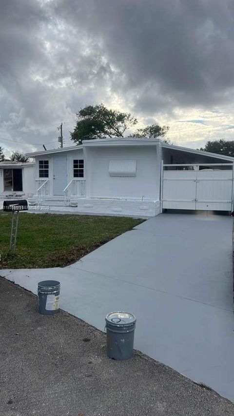 1911 SW 87th Ave Davie FL 33324