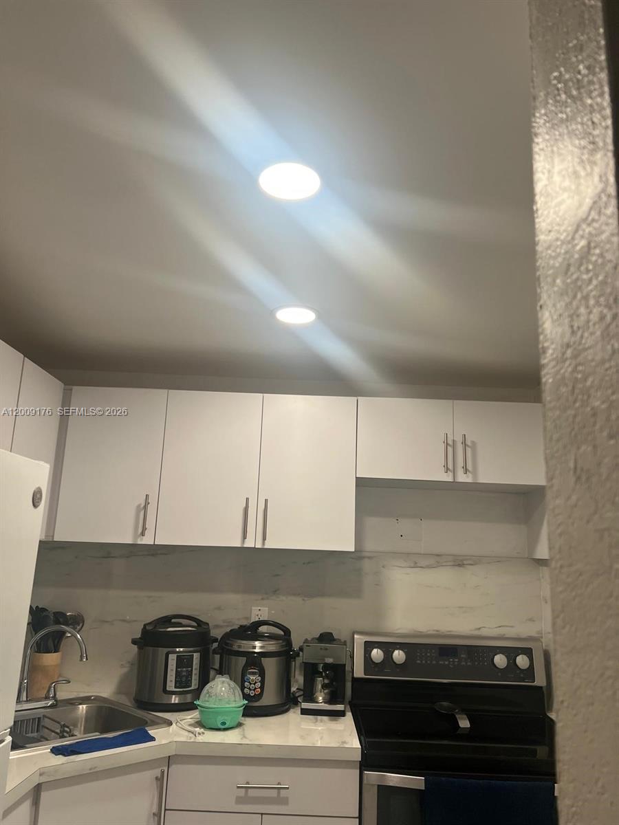 YOLANDA VILLAS CONDO - Residential