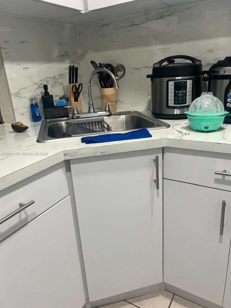 YOLANDA VILLAS CONDO - Residential