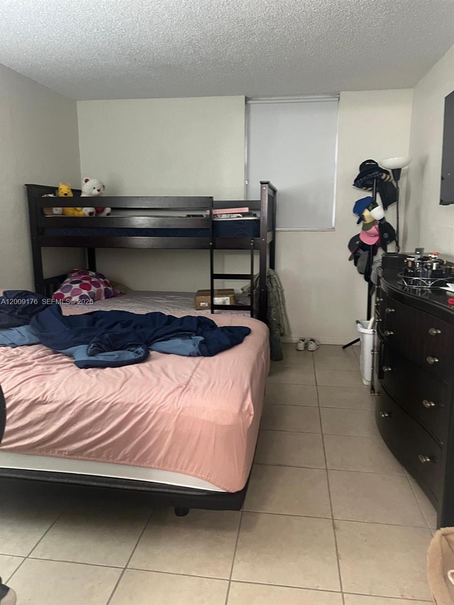 YOLANDA VILLAS CONDO - Residential