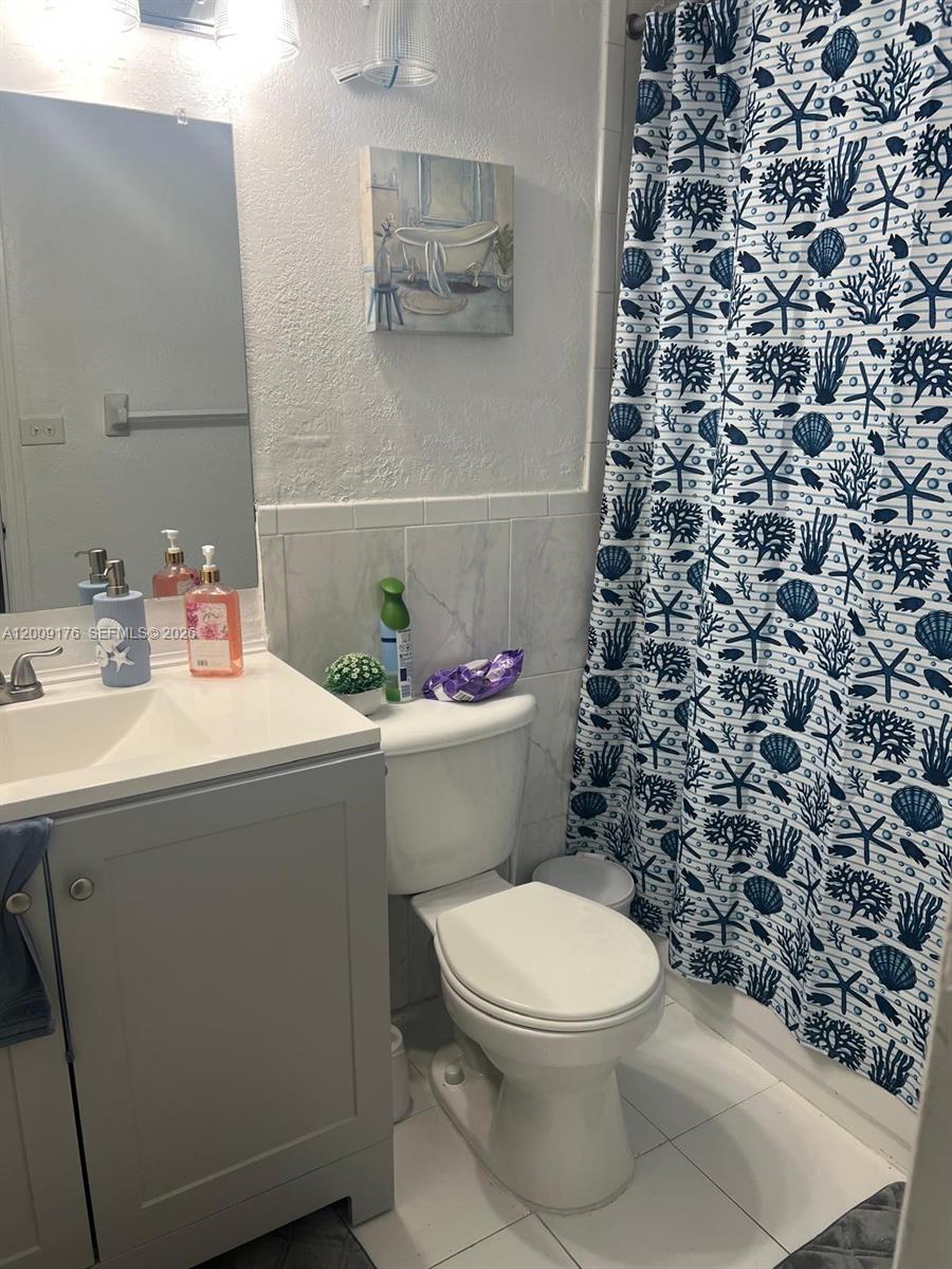 YOLANDA VILLAS CONDO - Residential