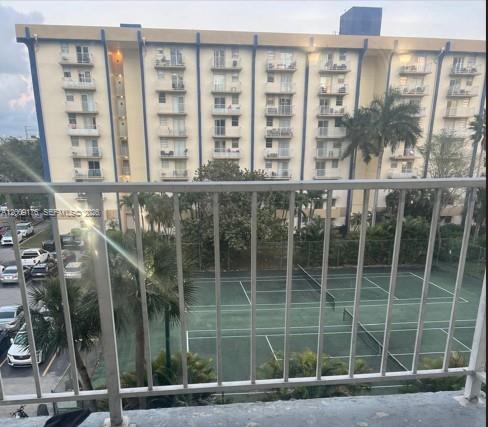 YOLANDA VILLAS CONDO - Residential