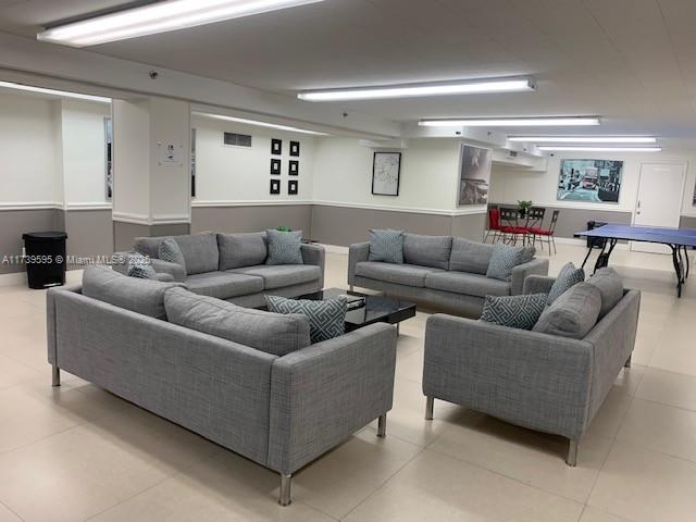 THE DECOPLAGE CONDO - Residential Lease