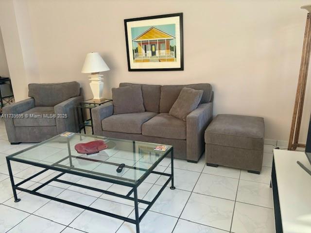 100 Lincoln Rd 821