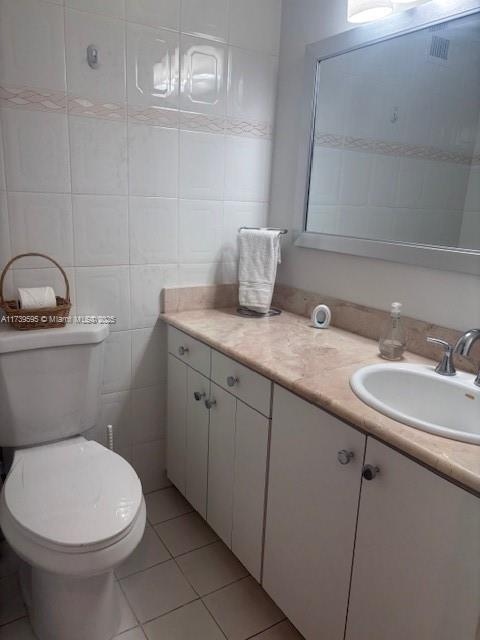 THE DECOPLAGE CONDO - Residential Lease