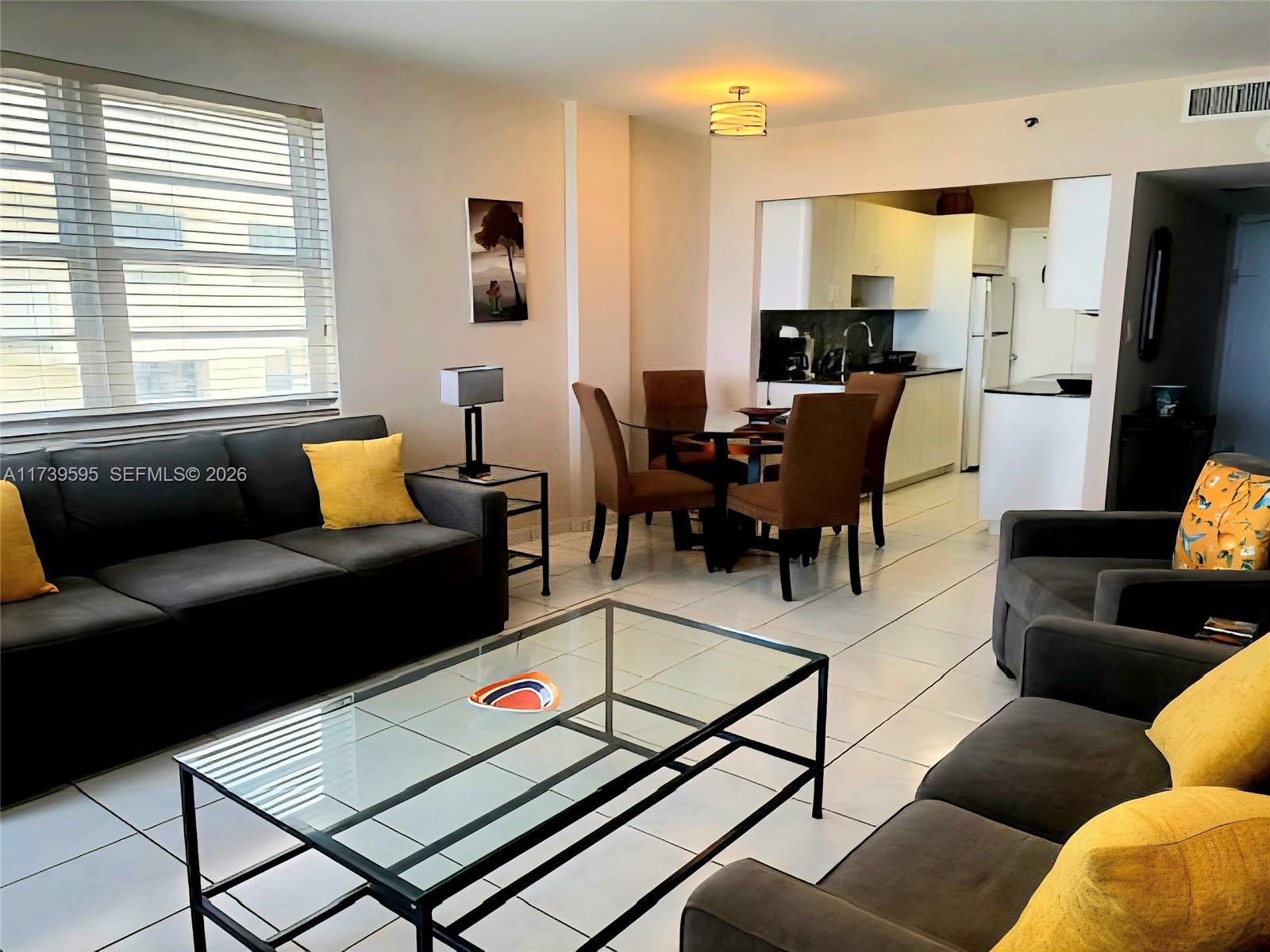 100 Lincoln Rd 821