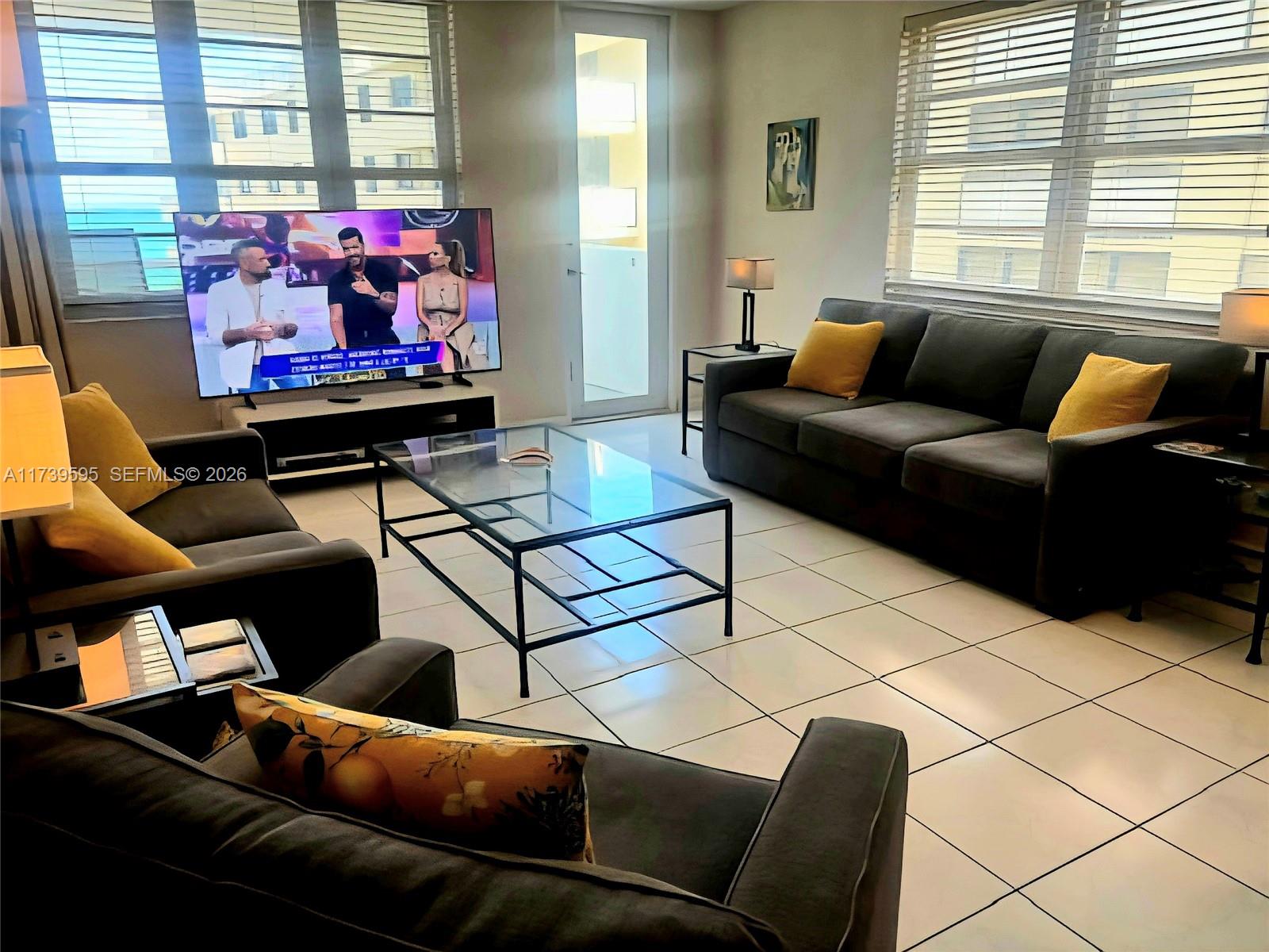 100 Lincoln Rd 821
