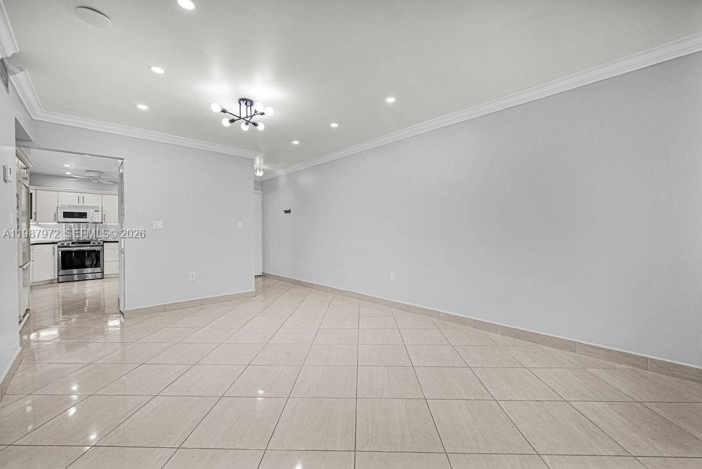 EMERALD HILLS C C APTS CO - Residential Lease