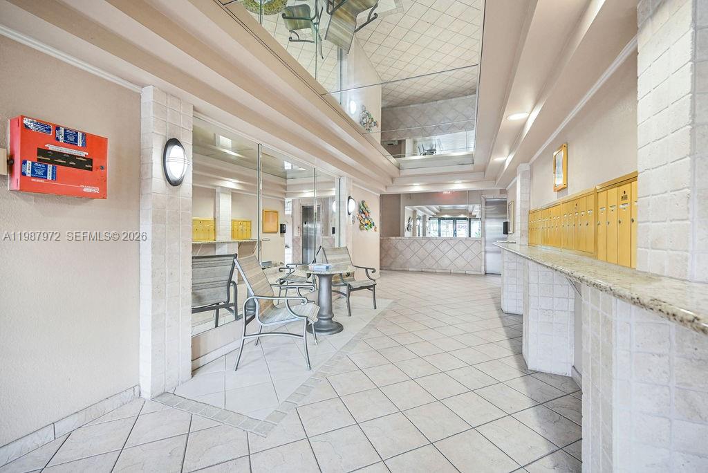 EMERALD HILLS C C APTS CO - Residential Lease