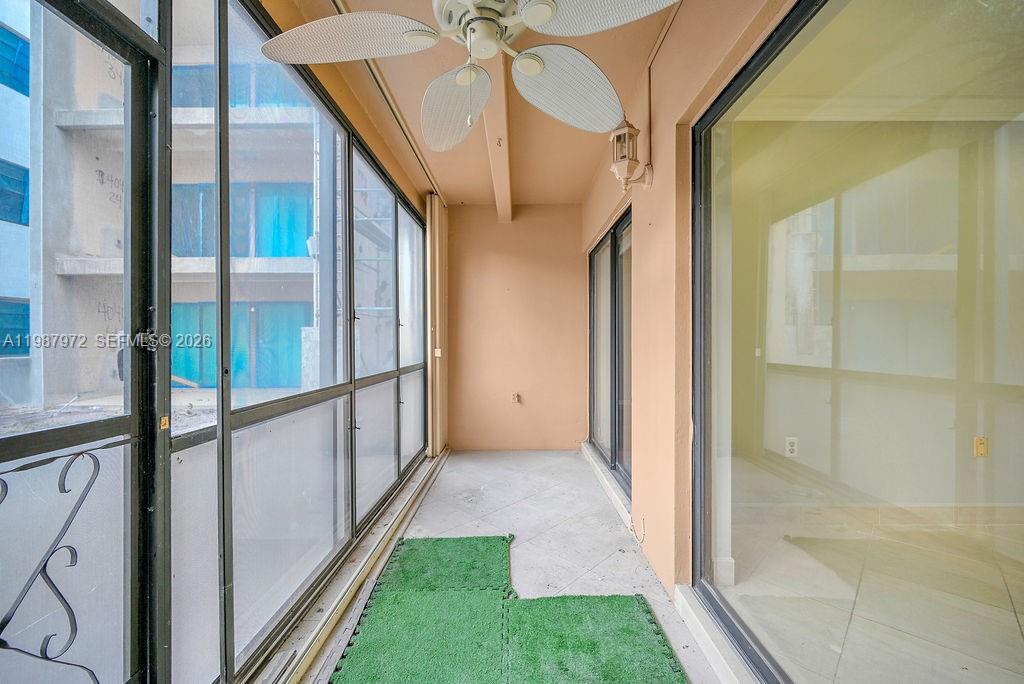 EMERALD HILLS C C APTS CO - Residential Lease