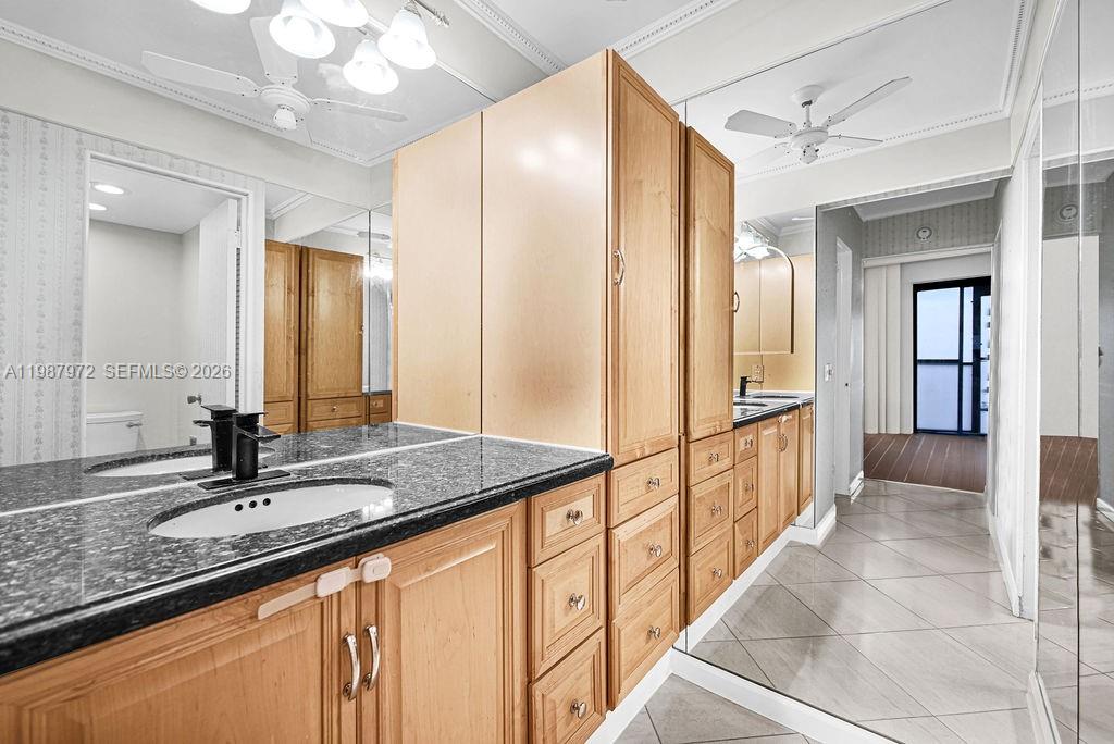 EMERALD HILLS C C APTS CO - Residential Lease