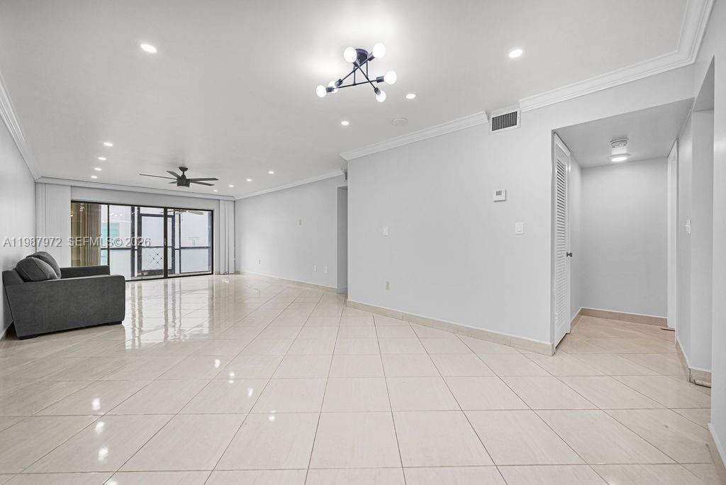 EMERALD HILLS C C APTS CO - Residential Lease