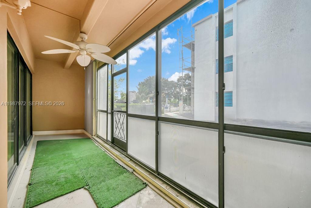 EMERALD HILLS C C APTS CO - Residential Lease