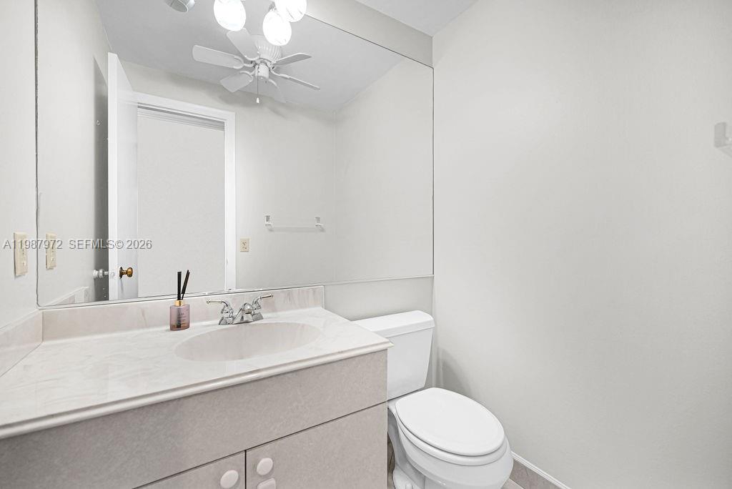 EMERALD HILLS C C APTS CO - Residential Lease