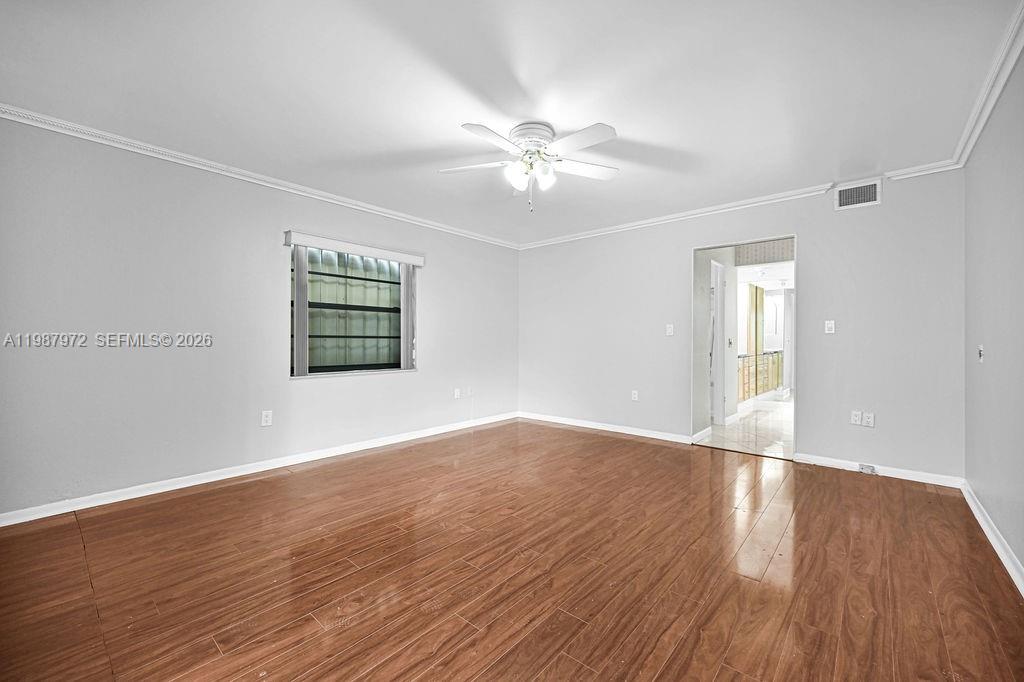 EMERALD HILLS C C APTS CO - Residential Lease