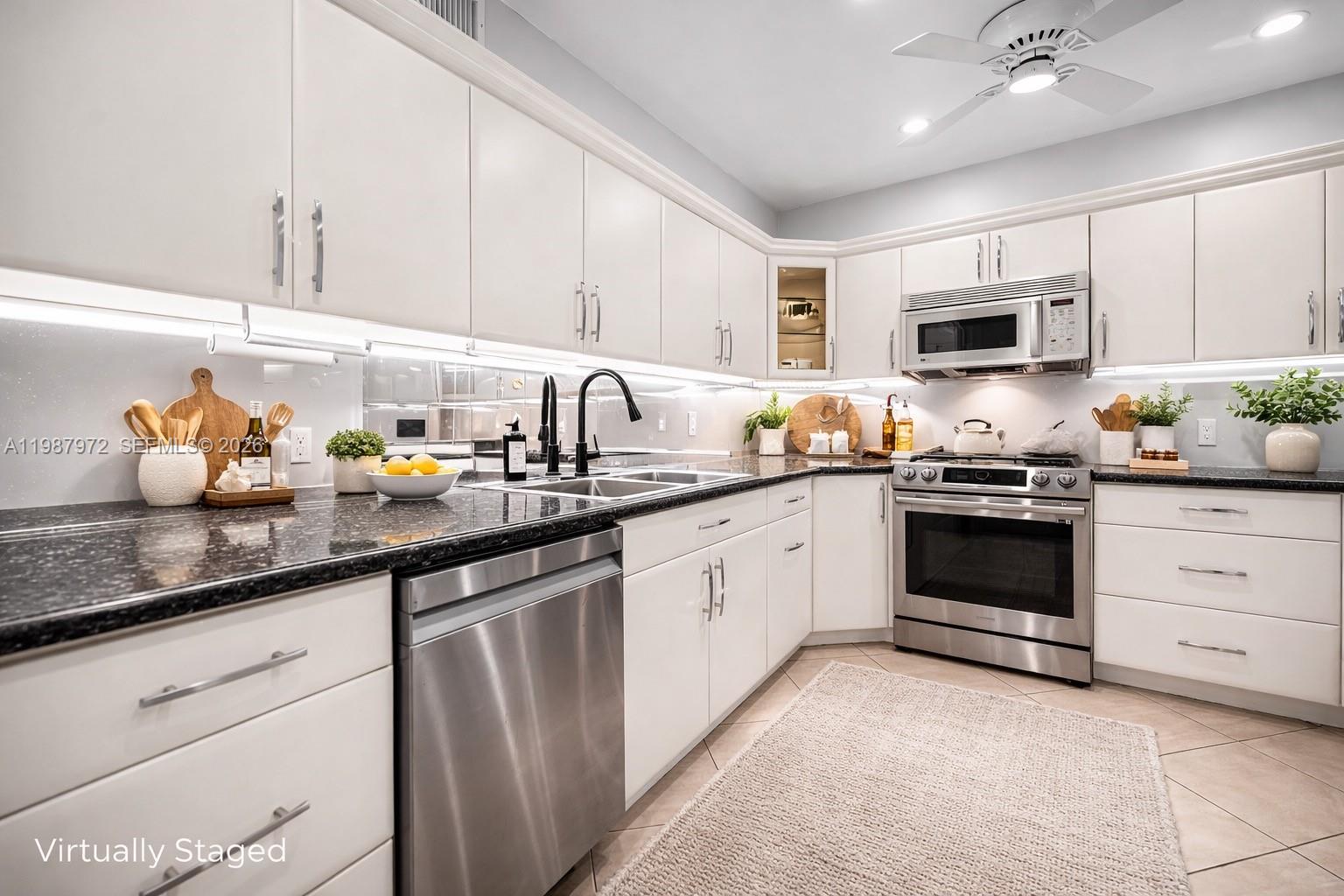 EMERALD HILLS C C APTS CO - Residential Lease