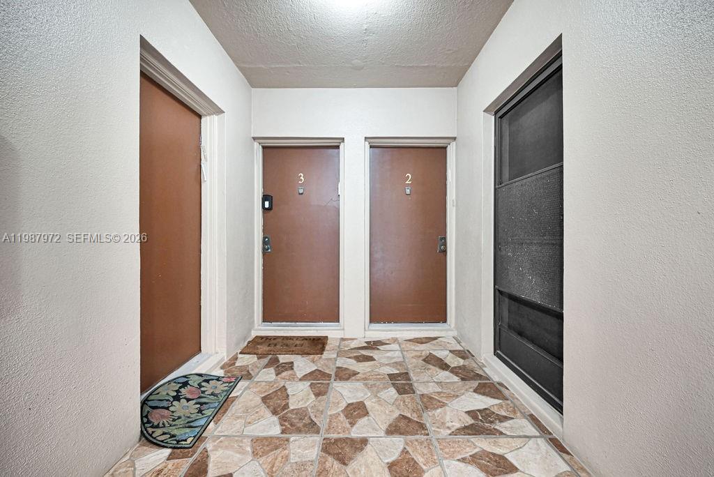 EMERALD HILLS C C APTS CO - Residential Lease