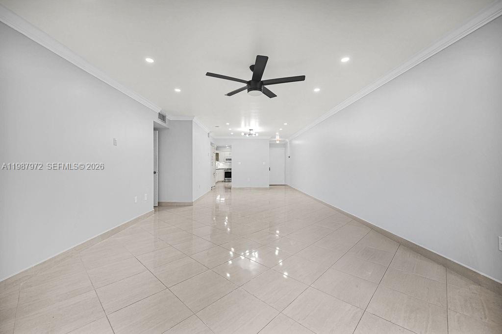 EMERALD HILLS C C APTS CO - Residential Lease