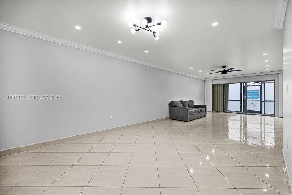 EMERALD HILLS C C APTS CO - Residential Lease