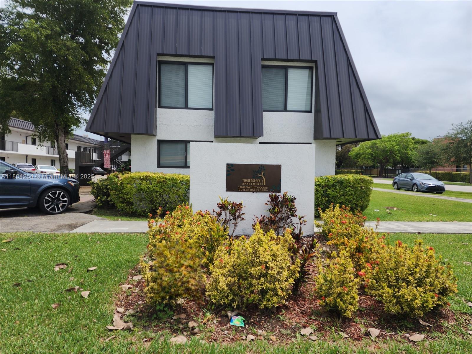 Rental Property at 19600 Sw 110th Ct 206, Cutler Bay, Miami-Dade County, Florida - Bedrooms: 2 
Bathrooms: 1  - $2,000 MO.