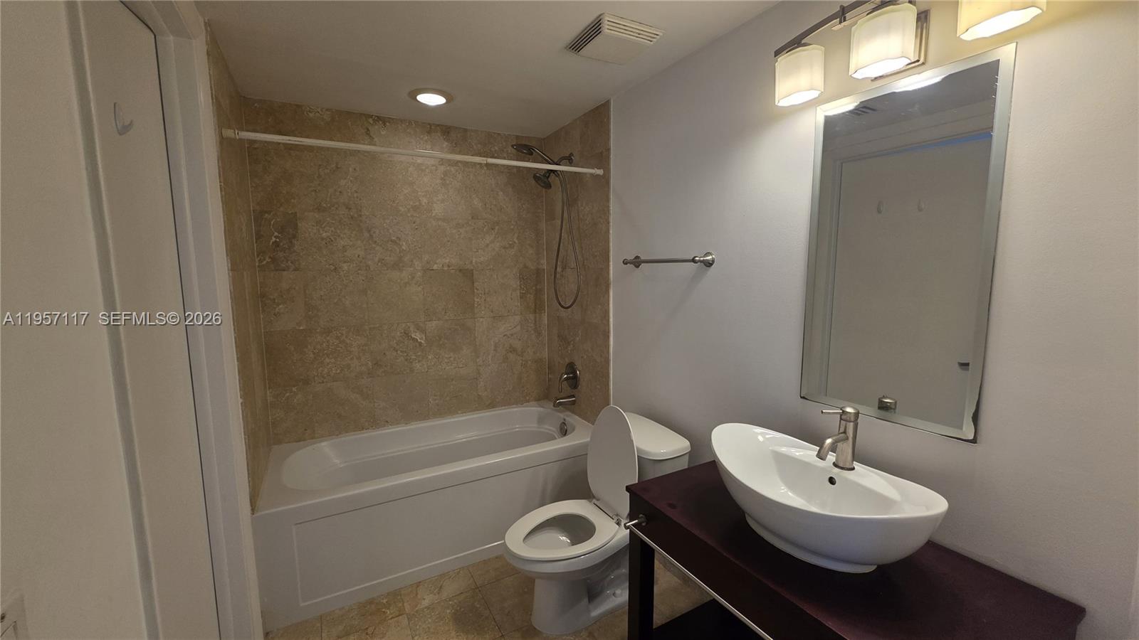 WIND CONDO - Residential Lease