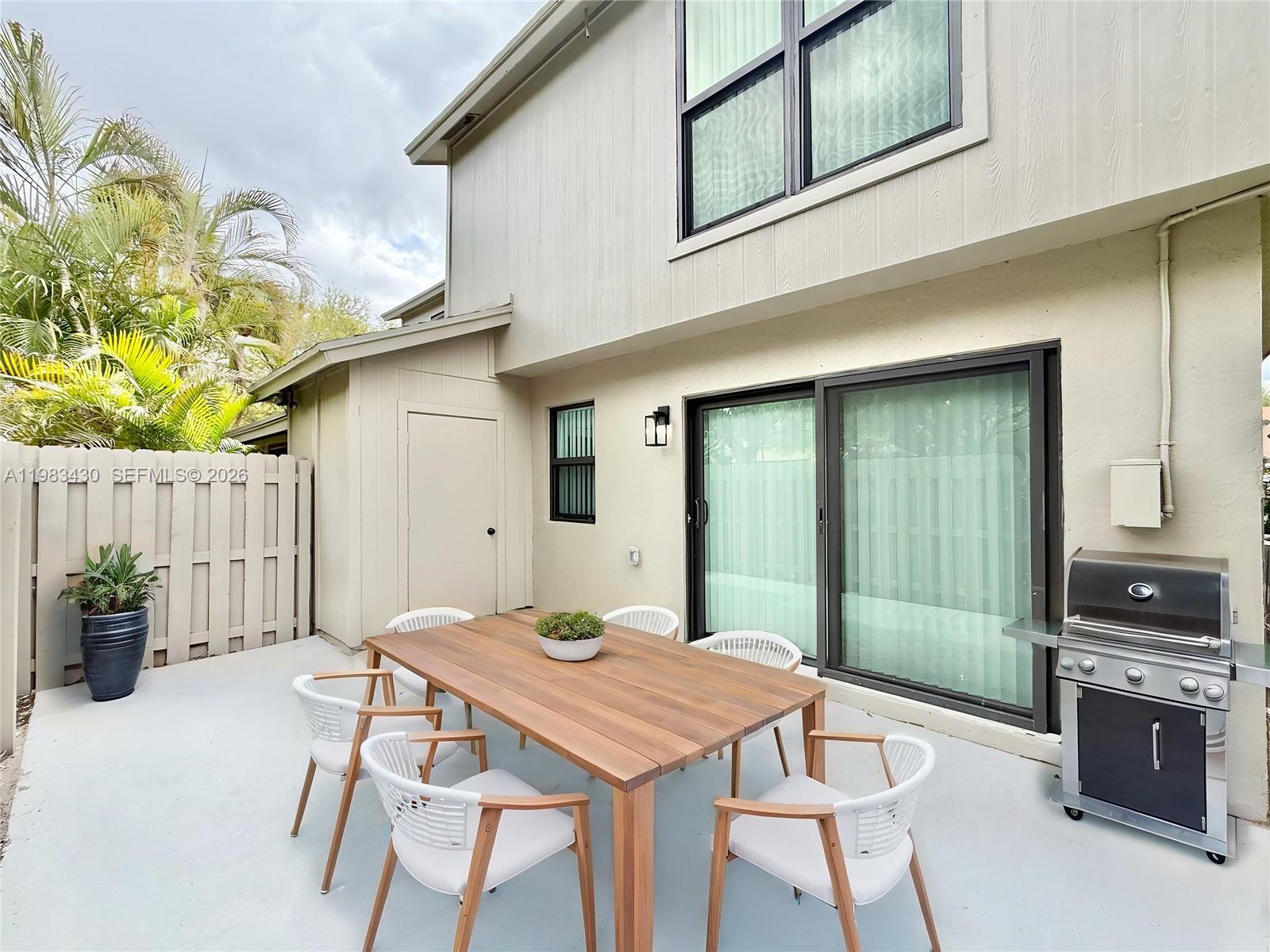 SANDTREE - Residential