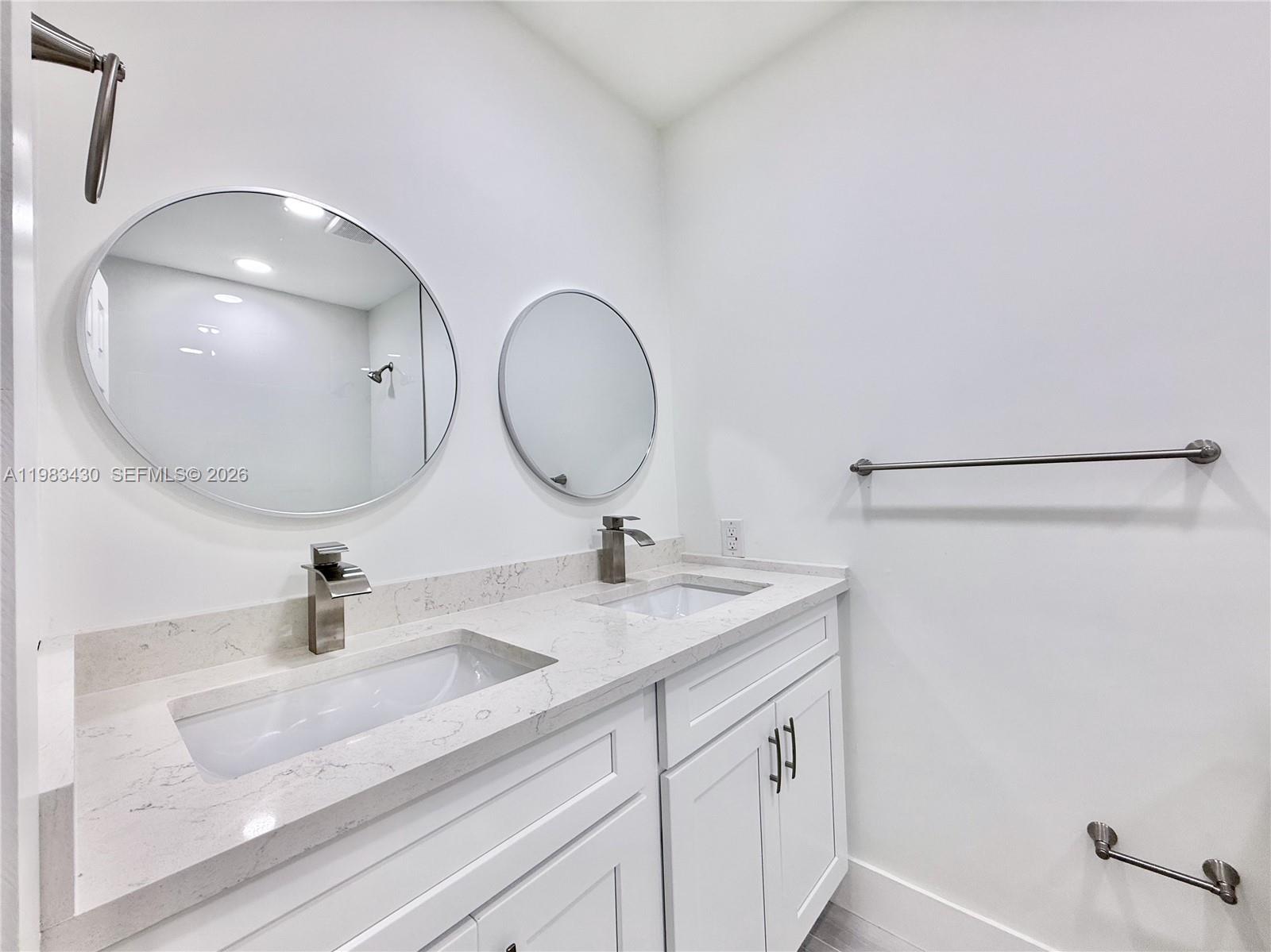 SANDTREE - Residential