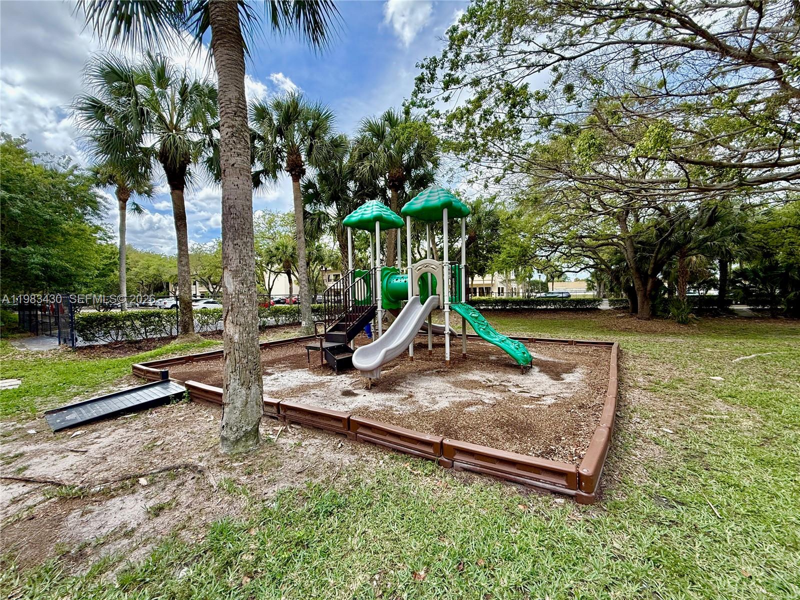 SANDTREE - Residential