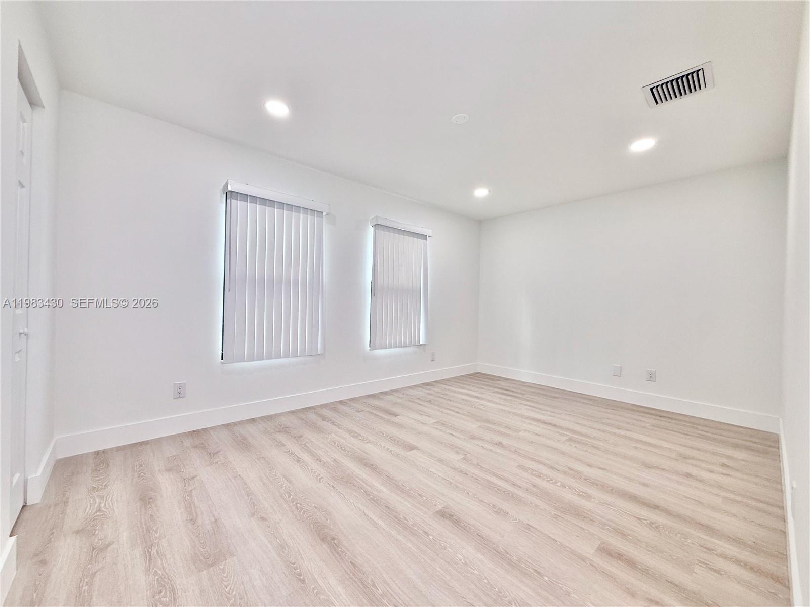 SANDTREE - Residential