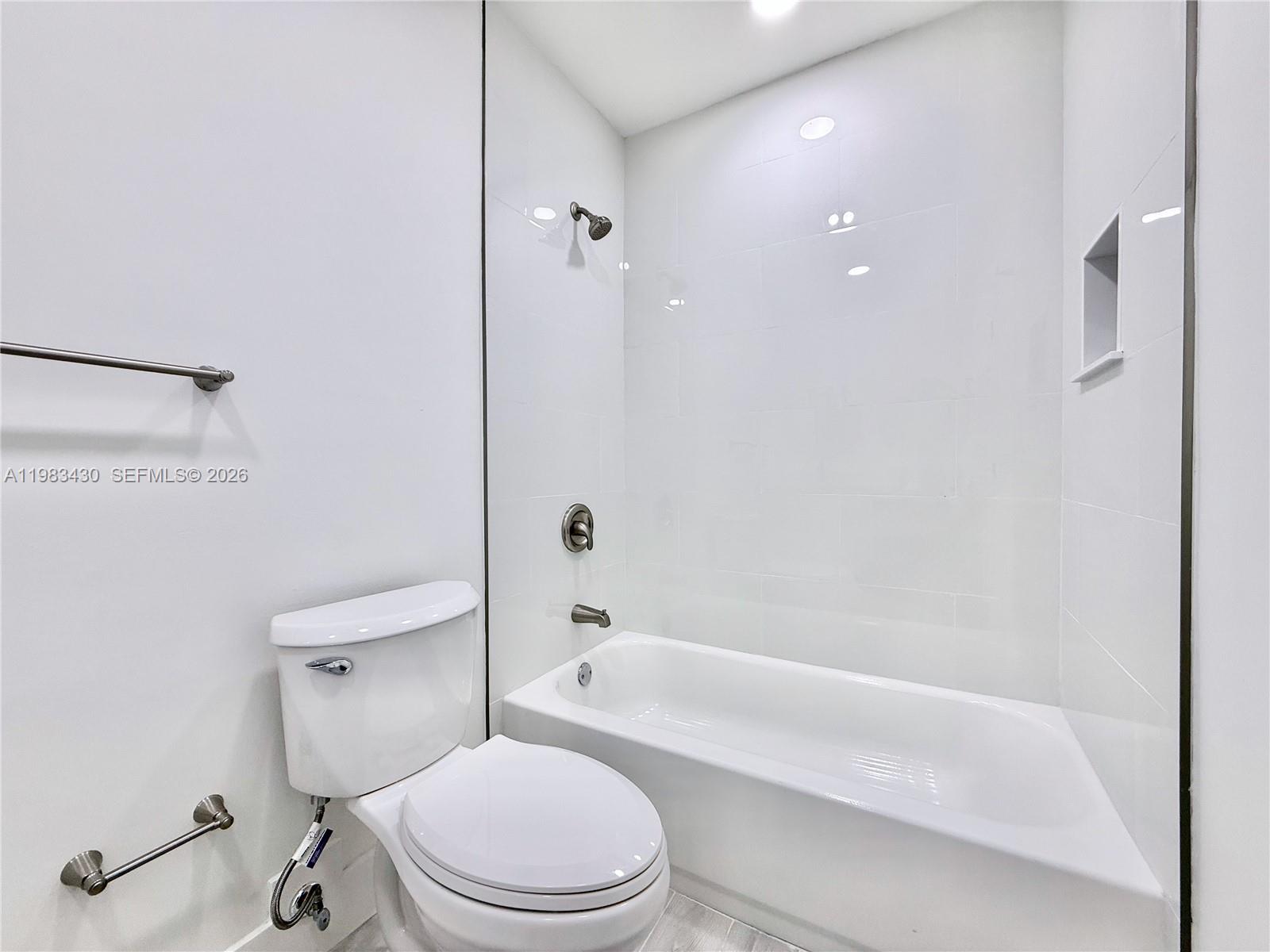 SANDTREE - Residential