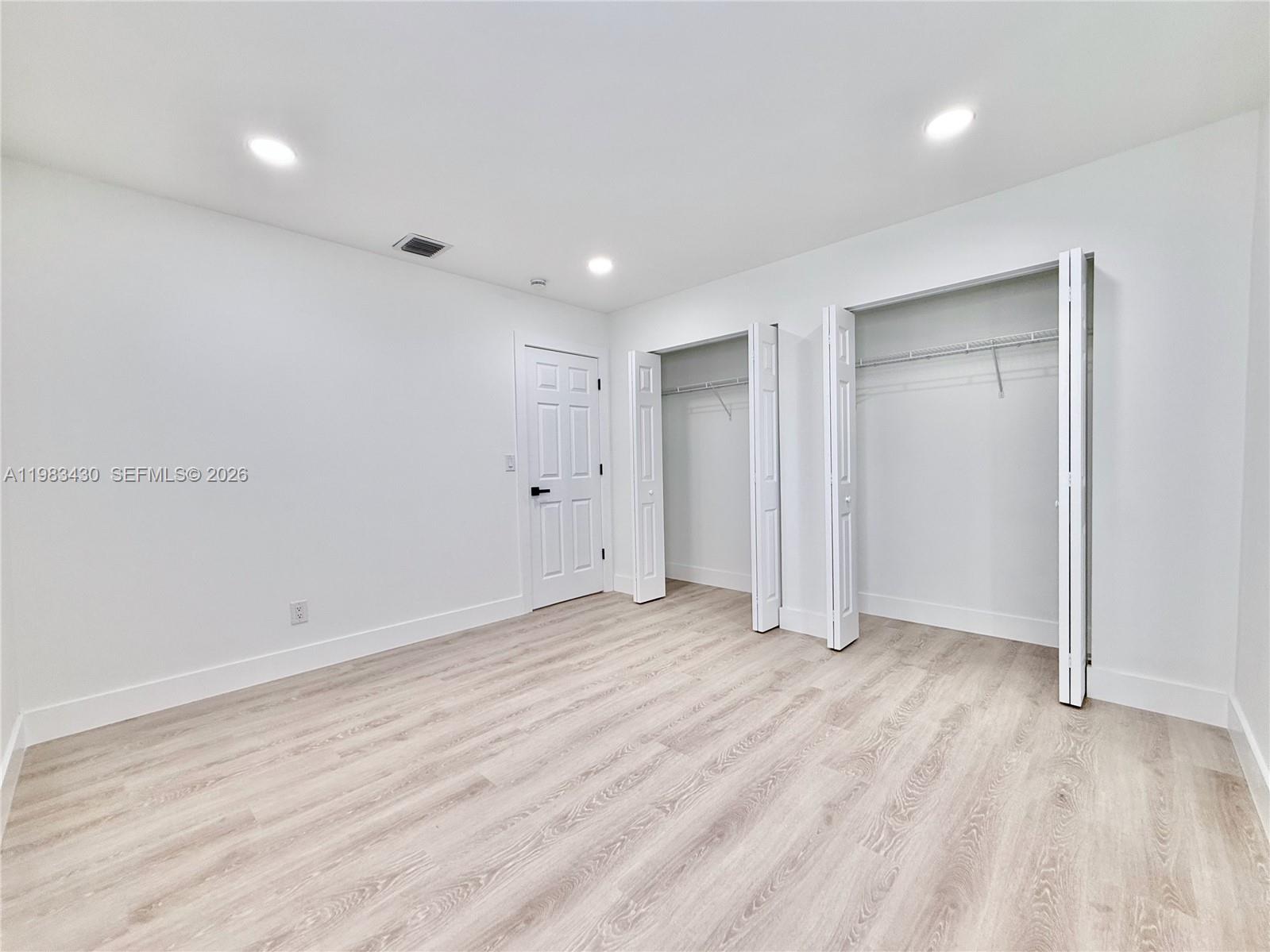 SANDTREE - Residential