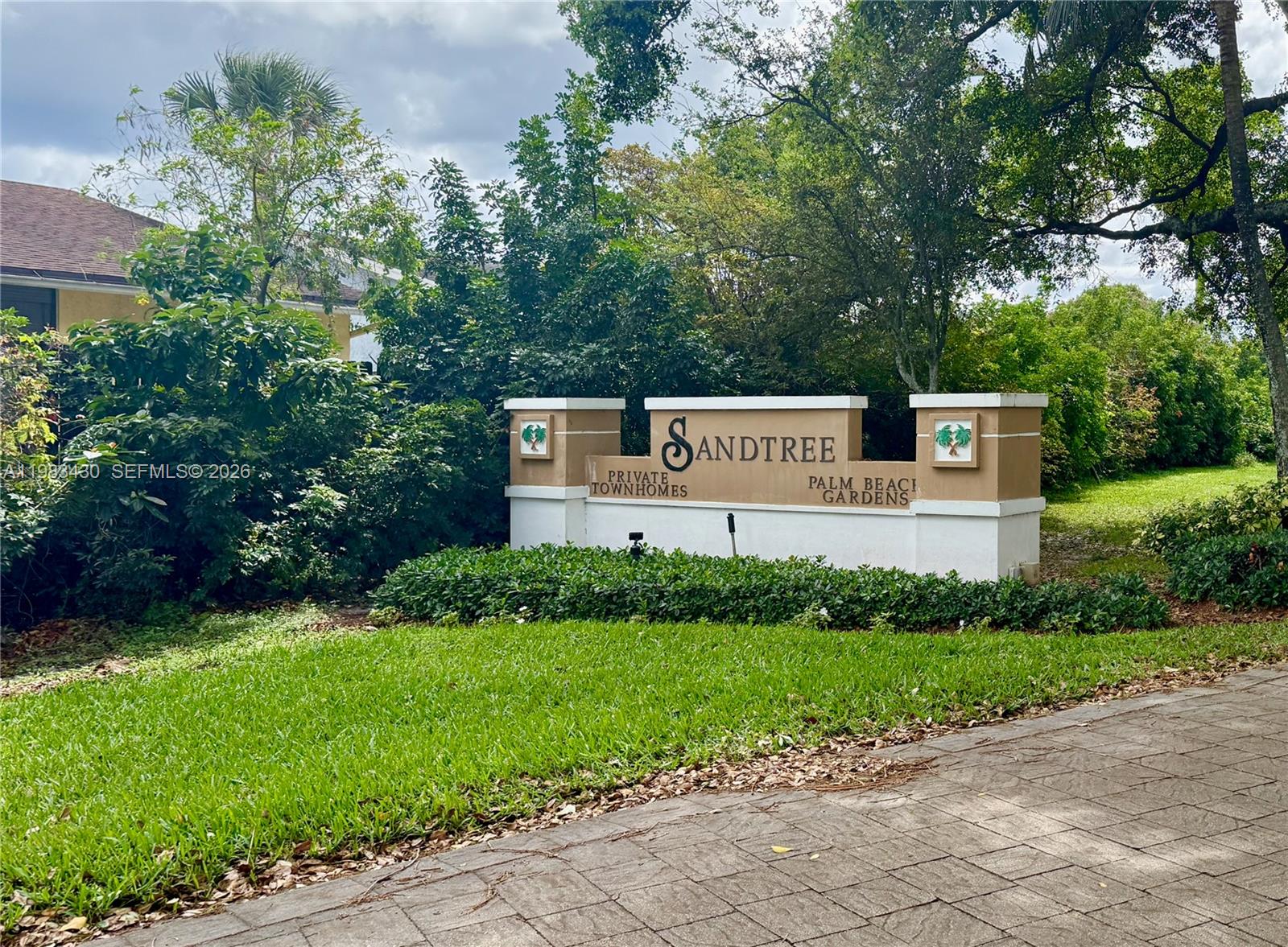 SANDTREE - Residential