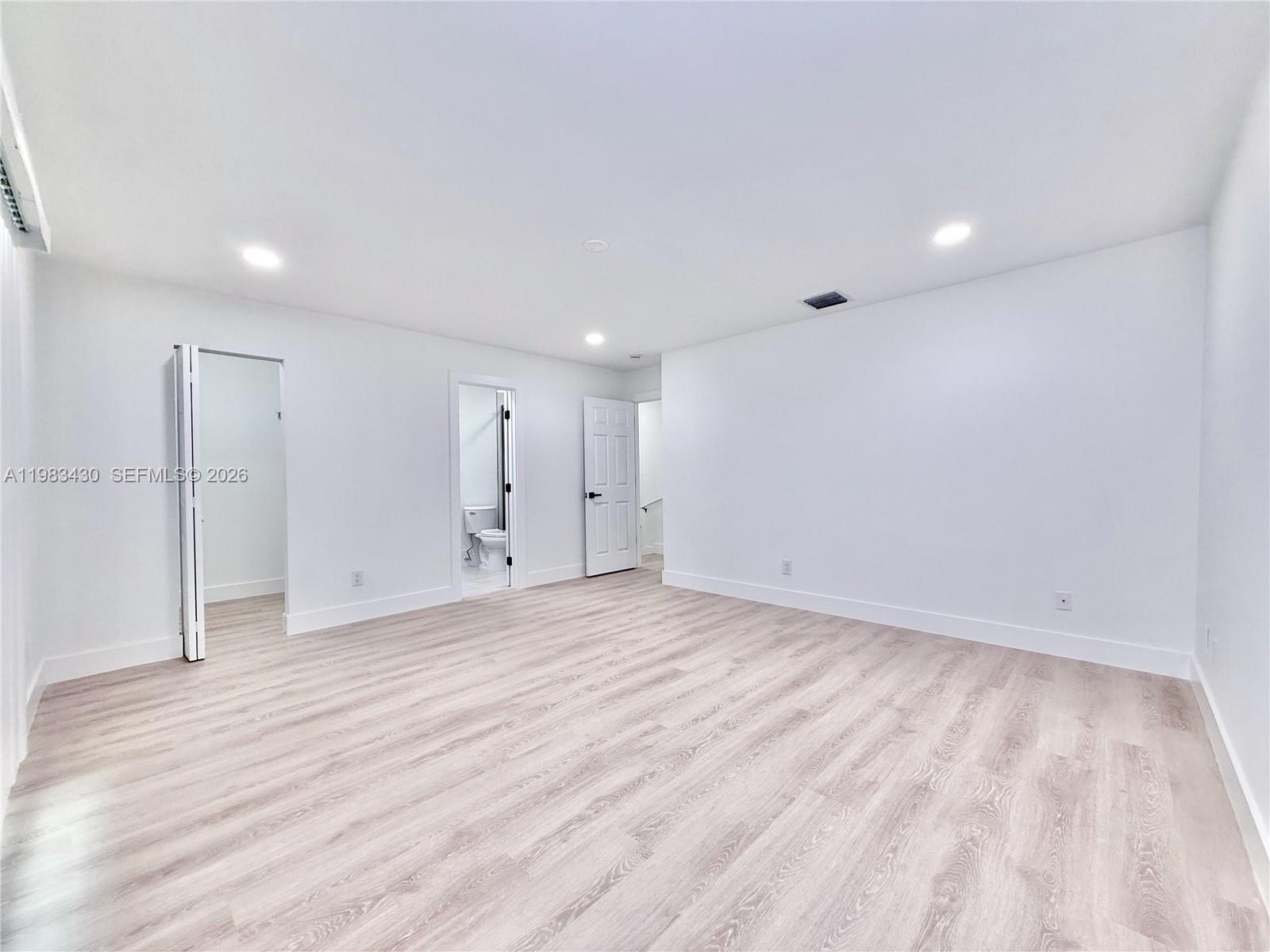 SANDTREE - Residential