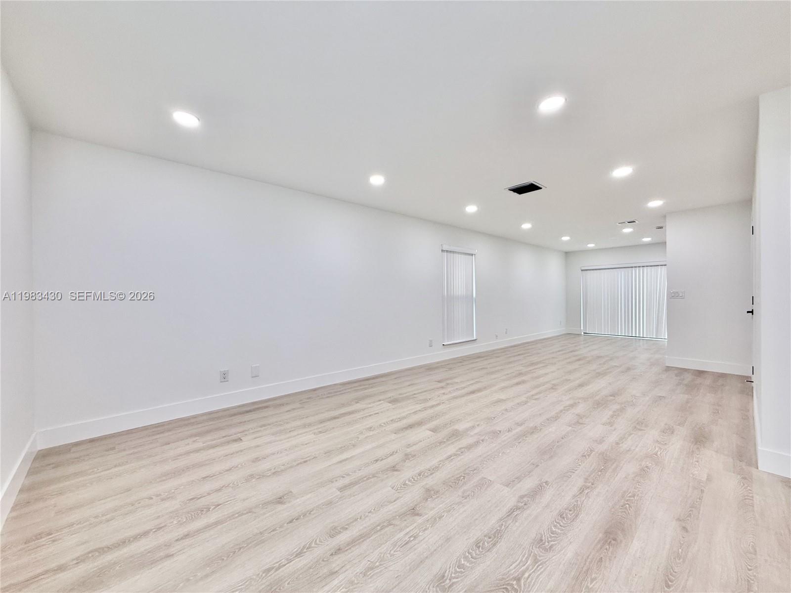 SANDTREE - Residential